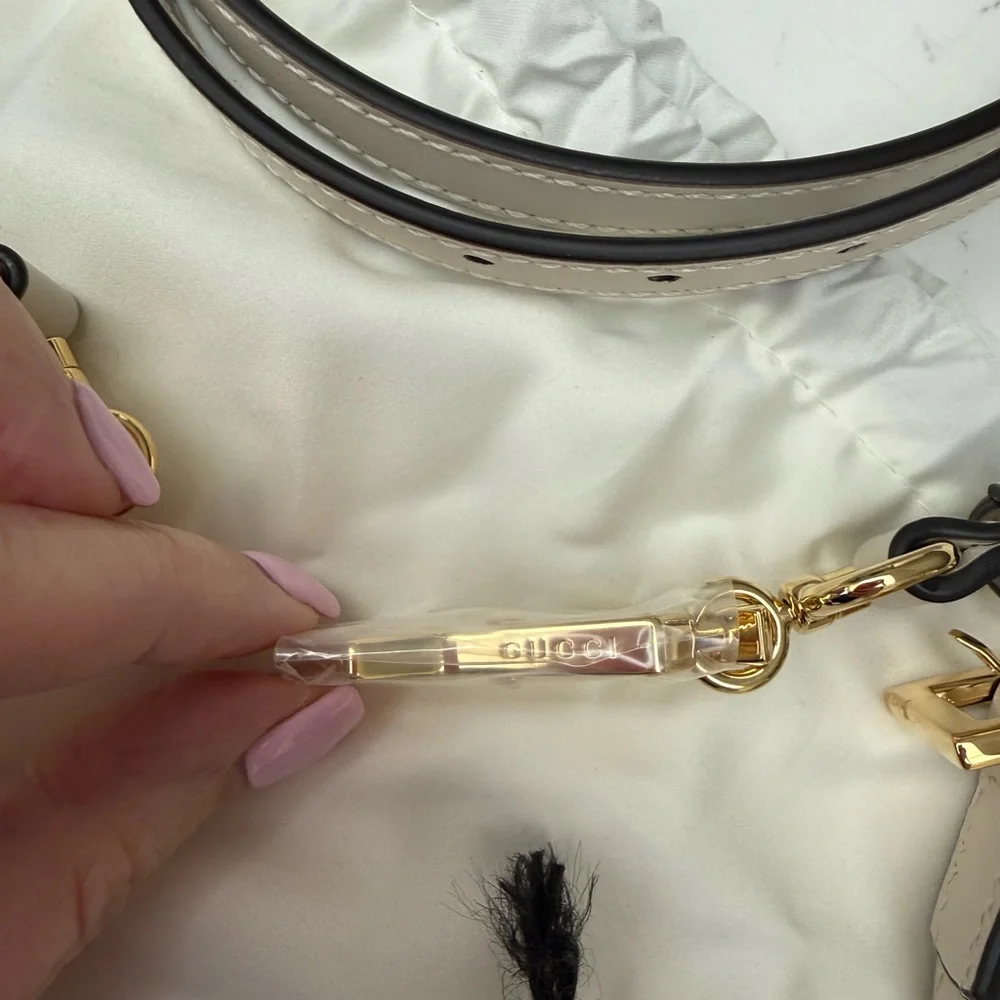 Gucci Ivory and Gold Strap - Picture 3 of 5